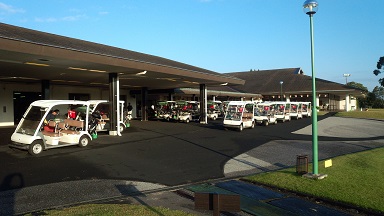 スタート前のカートの列