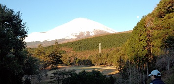 スタートホール10番の富士山